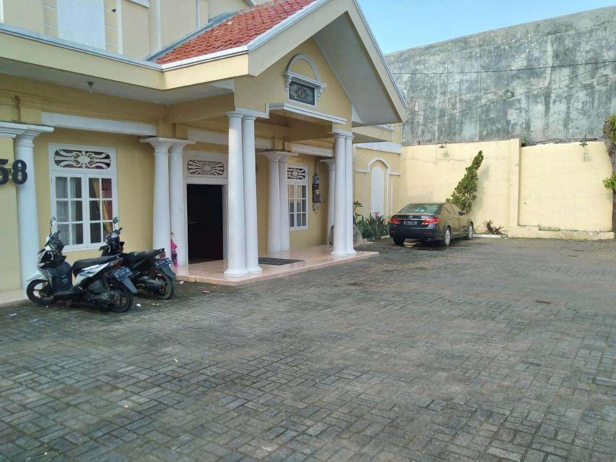 Hotel Pekalongan Syariah Mitra Reddoorz Екстер'єр фото